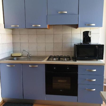 Apartments Berto - 500M To The Beach ロヴィニ エクステリア 写真