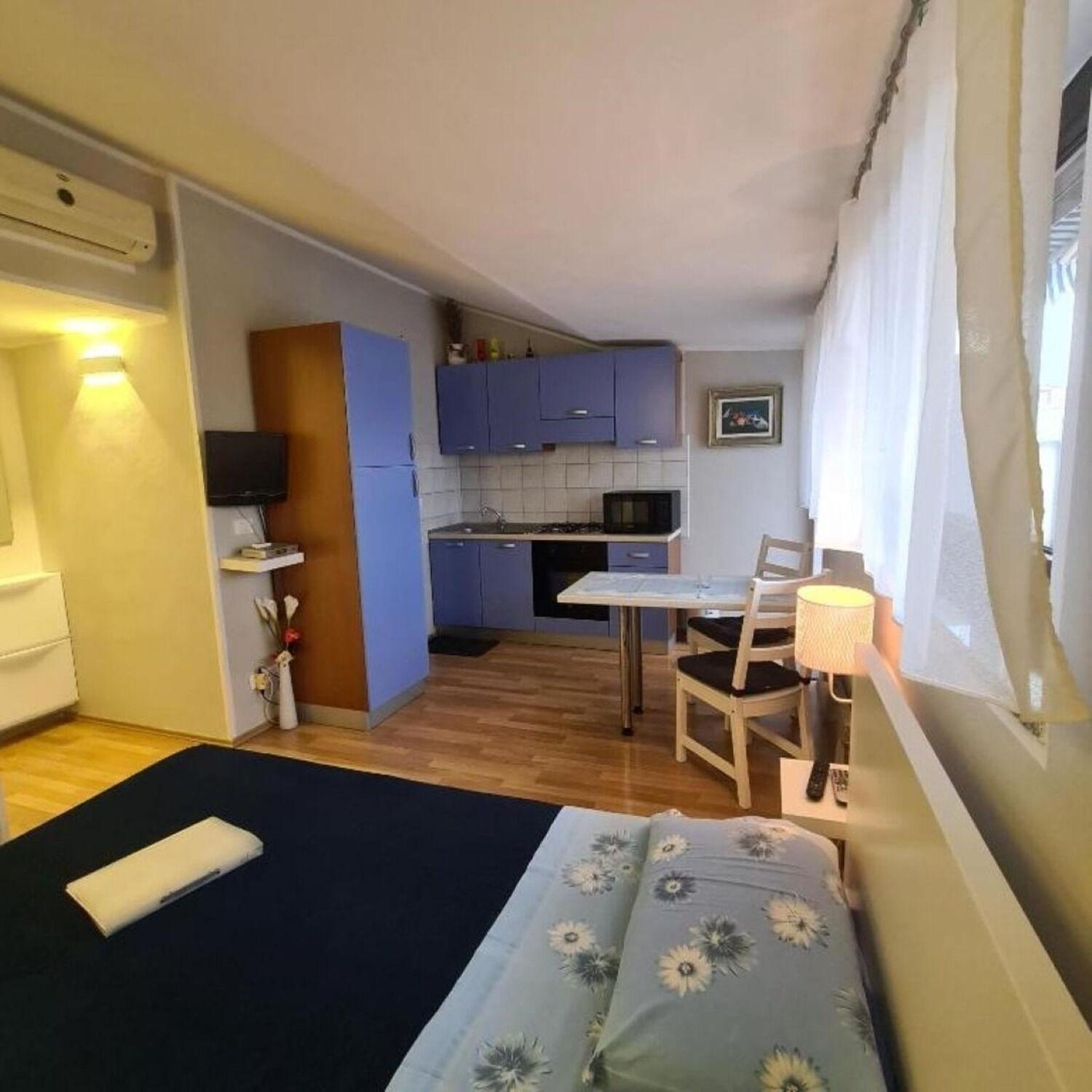 Apartments Berto - 500M To The Beach ロヴィニ エクステリア 写真